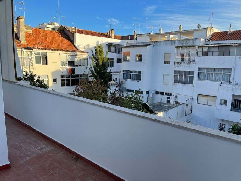 Located in a small block of 6 this modern, bright, fully renovated with large balconies, is this 2 bedroom apartment. Right in the center of the city! For sale in Portimão.