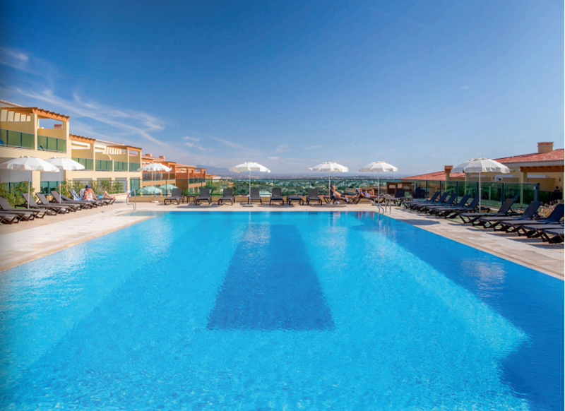 Villa neuve de type maison de ville, répartie sur 2 niveaux, avec piscine partagée à vendre à Lagos - Algarve 