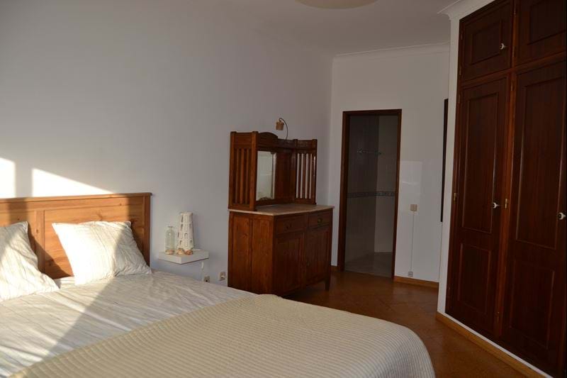 Space Apartment with 3 bedrooms a few minutes walk from the beach “D. Ana beach” and the lighthouse of Ponta da Piedade for sale in Lagos - Algarve!