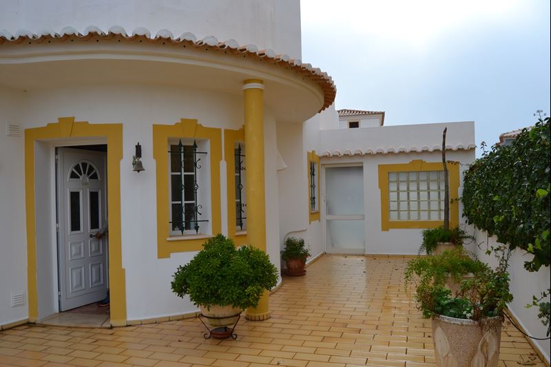 Beautiful, Unique & Exceptional Traditional Style Villa with 3 bedrooms, garage, cellar, pool, garden, water deposit & patios for sale in Lagos - Algarve!