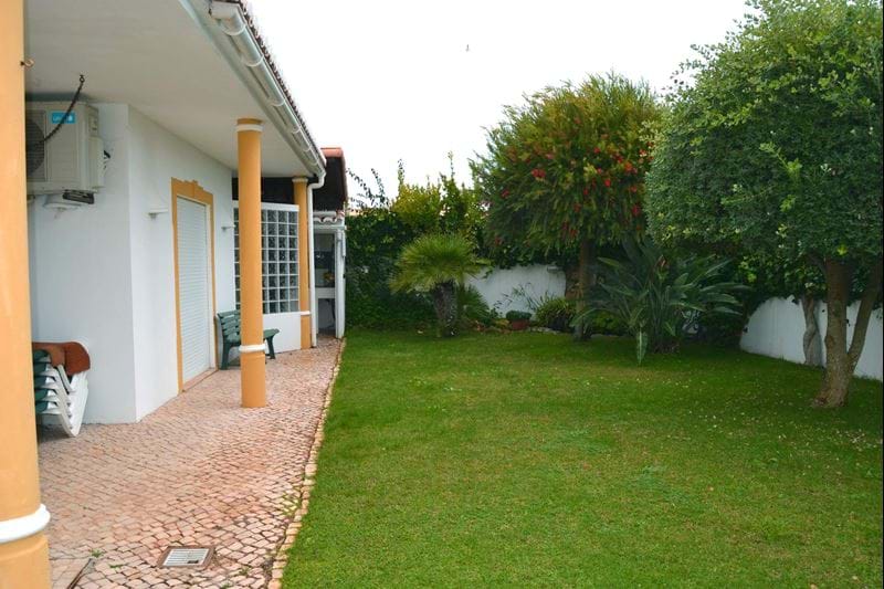 Belle, Unique & Exceptionnelle Villa de Style Traditionnel avec 3 chambres, garage, cave, piscine, jardin, dépôt d'eau & patios à vendre à Lagos - Algarve !