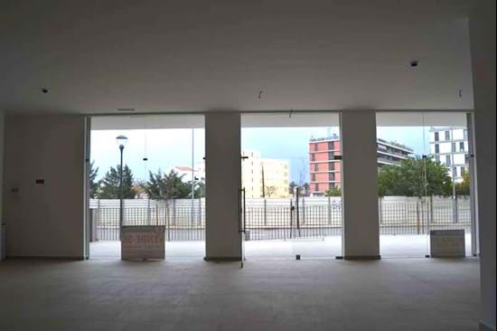 SHOP FOR COMMERCIAL PREMISES - SHOP - HUGE & BRAND NEW - plus 2 garages, plus 2 parking spaces, bathroom & storage. Great business opportunity, close to all services! For sale in Lagos- Algarve