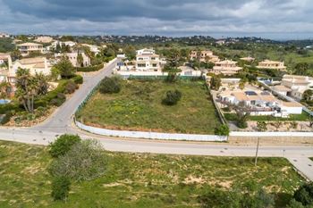 HUGE urban plot to build 1 detached villa near the Boavista Golf course, Lagos city center and all amenities! For sale in Lagos - Algarve