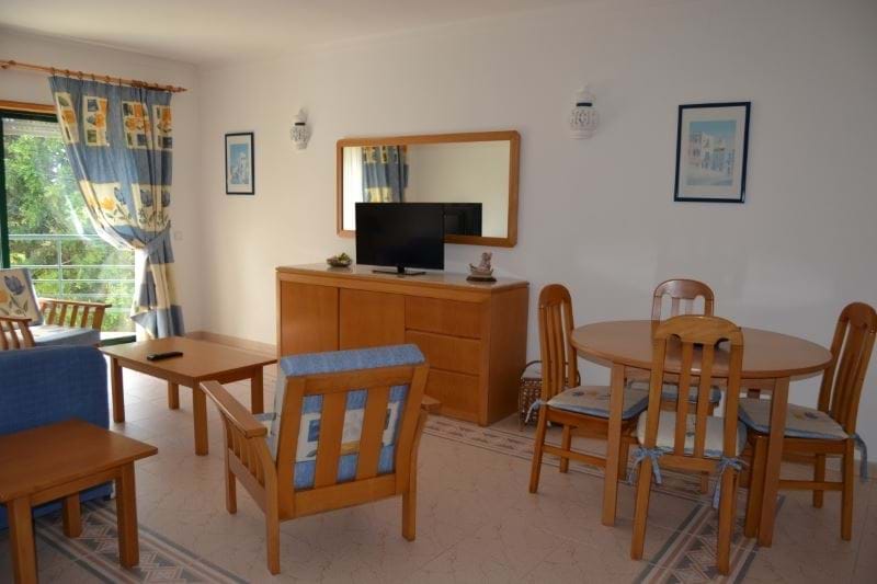 Meia Praia - 1 bedroom spacious apartment fully furnished and equipped with great rental potential –  Just a couple meters from the beach!