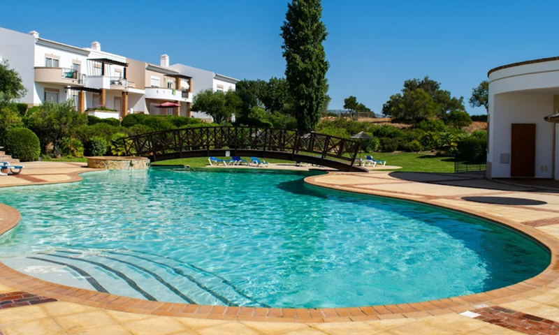 1 bedroom apartment, inserted in a private condominium with swimming pool for sale in Mexilhoeira Grande - Algarve 
