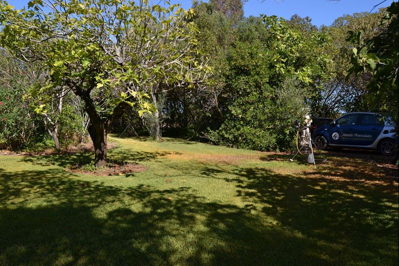 Ferme rustique à la campagne avec un beau jardin et des améliorations à vendre à Bensafrim 