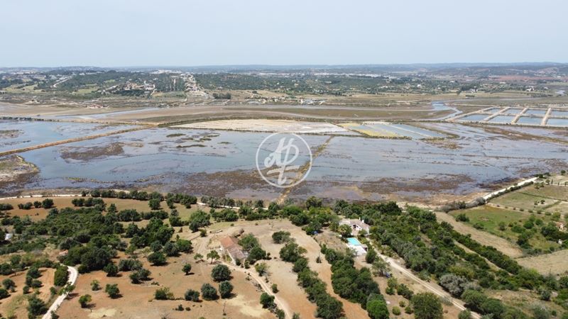 EXCLUSIVE & UNEQUALLED plot of land with old houses for renovation for sale in Mexilhoeira Grande - Alvor 