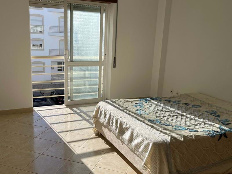 Apartment with 2 bedroom, 2 bathroom & balconies, sea views, mountais & city, within walking distance to the beach & city center!
