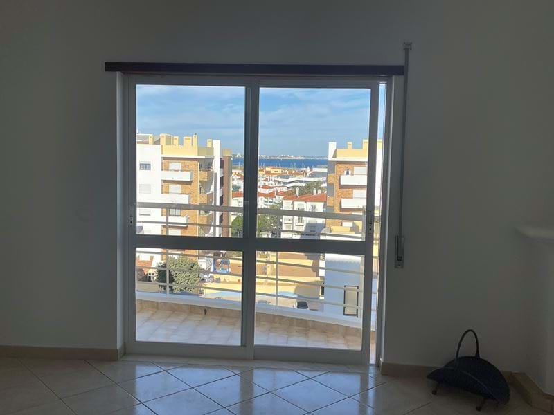 Apartment with 2 bedroom, 2 bathroom & balconies, sea views, mountais & city, within walking distance to the beach & city center!