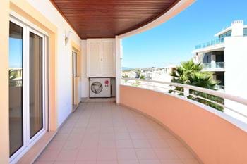 Super emplacement ! Appartement de 3 chambres inséré dans une copropriété privée avec piscine et salle de sport commune à vendre à Lagos - Algarve !