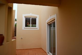 2-story semi-detached villa with garden, pool and garage. Central! For sale in Praia da Luz - Algarve!   