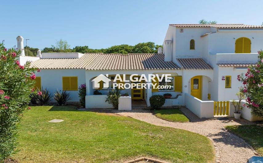 Charming 2 bedroom villa next to the Old Course in Vilamoura, Algarve