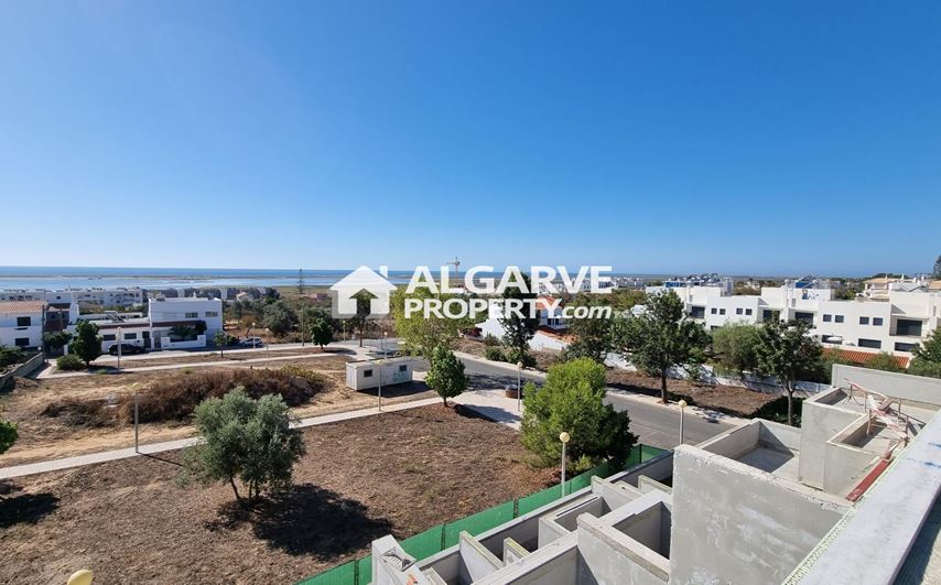 2-bedroom apartments under construction, a 10-minute walk from the beach, for sale in Fuseta, Algarve.