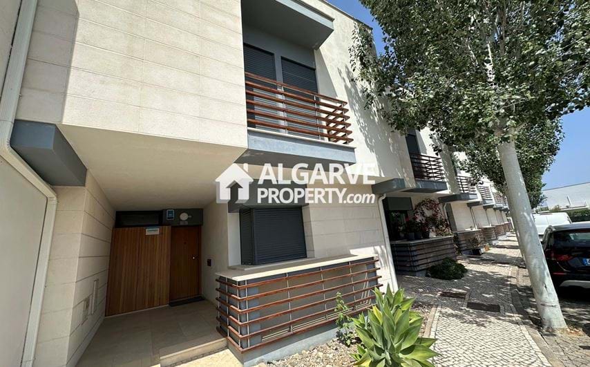 3+2 bedroom villa in a condominium with pool and garage in Vilamoura, Algarve