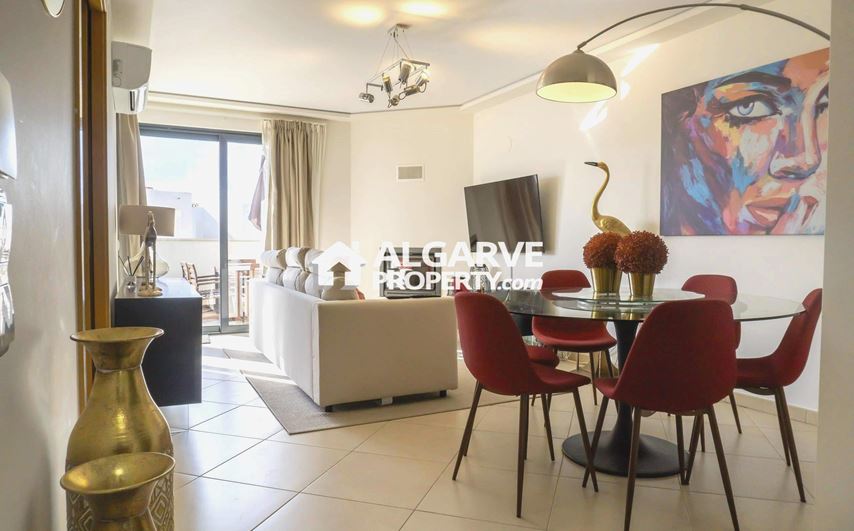 3+2 bedroom villa in a condominium with pool and garage in Vilamoura, Algarve