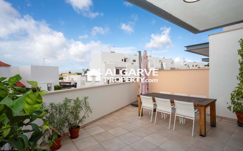 Moradia com 3+2 quartos em condomínio com piscina e garagem em Vilamoura, Algarve.