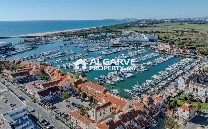 Excelente T4 com vistas deslumbrantes sobre a Marina de Vilamoura, Algarve