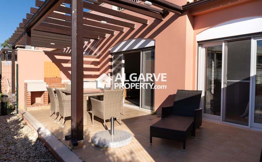 Lovely 3 bed townhouse close to Vitoria Golfe course just 5 km from the marina and the beach in Vilamoura, Algarve