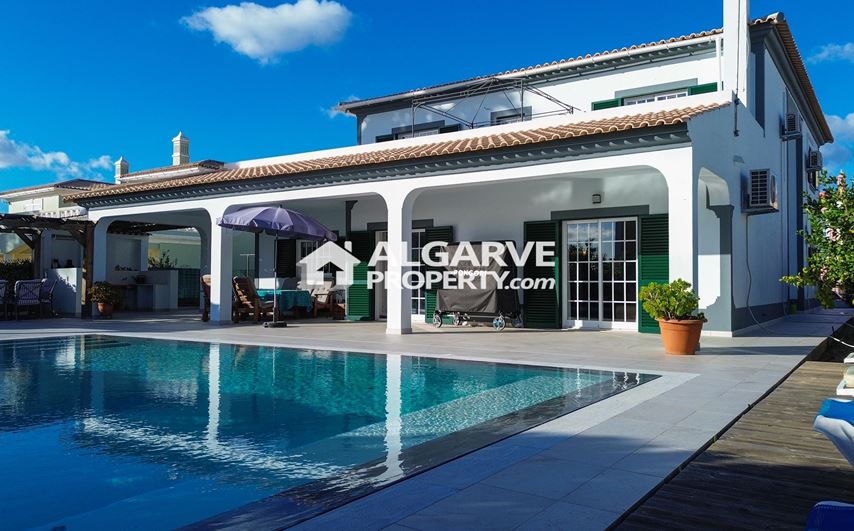 Centrally Located 5 Bedroom Villa with pool in Almancil, Algarve