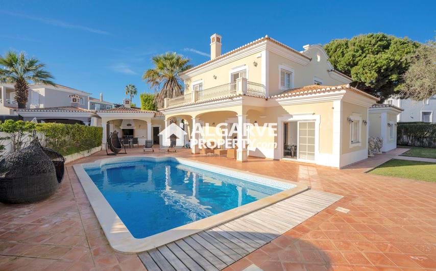 Charming 4-Bedroom Villa with Private Pool and Sophisticated Amenities