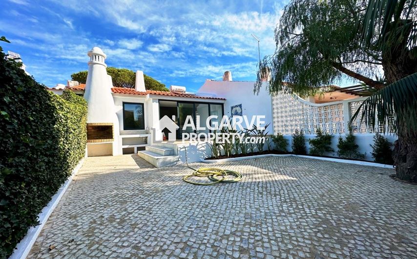 Completely renovated 2 bedroom villa just 2km from the beach and Marina in Vilamoura, Algarve