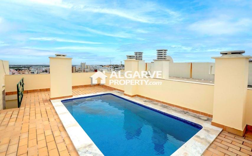 Apartment T4 Duplex, with private pool for sale in the center of Faro, Algarve.