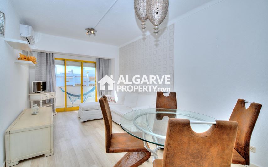 Appartement 1 chambre au dernier étage à 600 mètres de la plage de Quarteira, Algarve