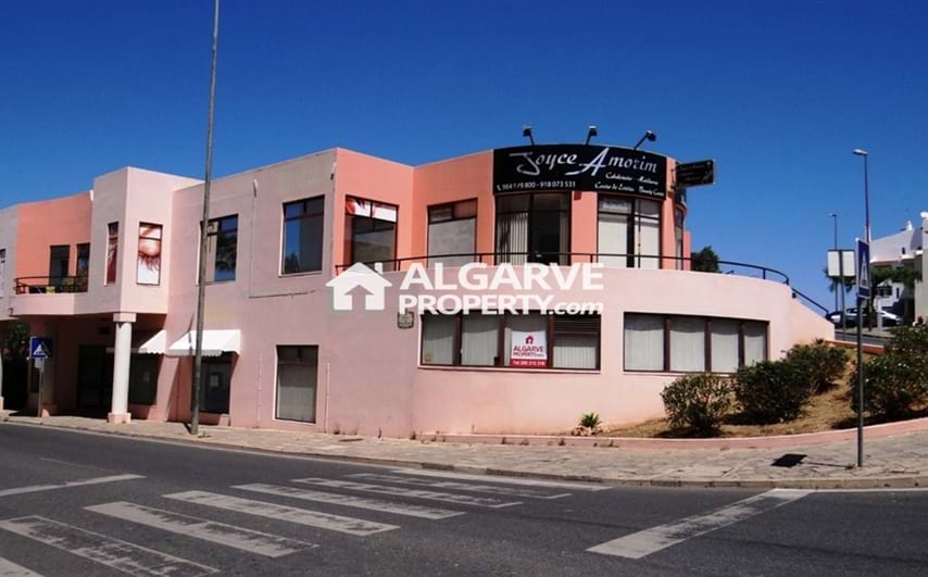 Shop excellently located in the Centre of Albufeira!