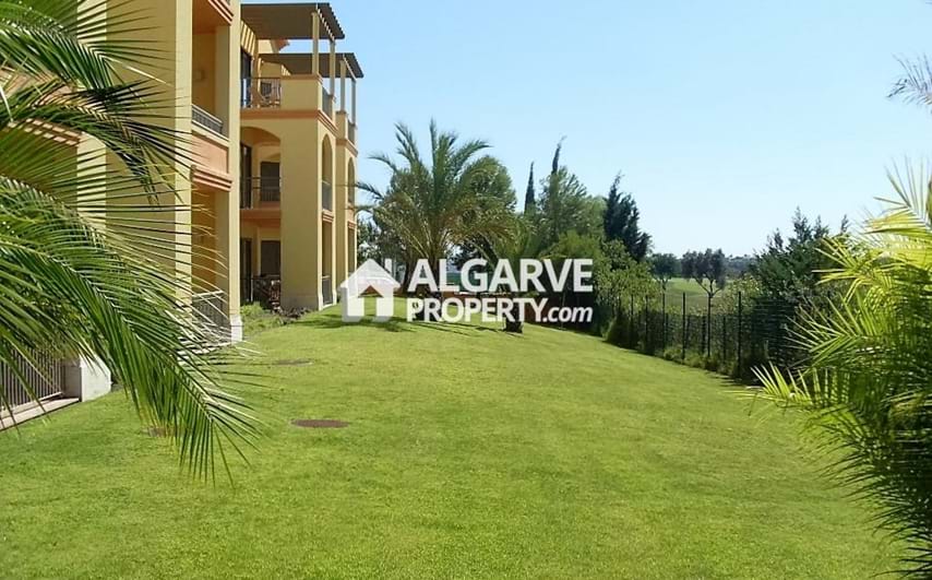 VILAMOURA - Magnificent two bedroom apartment in a luxury resort facing the golf.