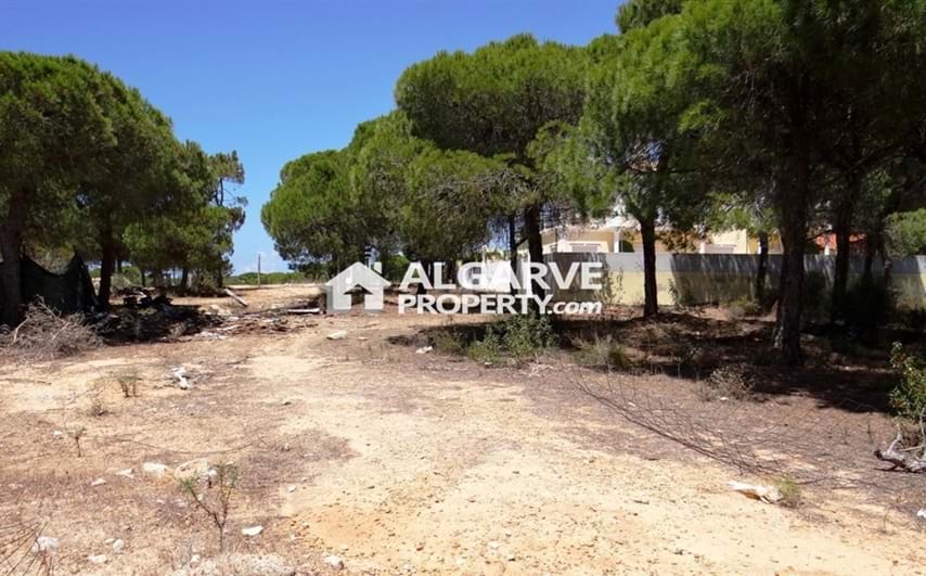 GOLDEN TRIANGLE - Building plot located five minutes from the Ancão BEACH.