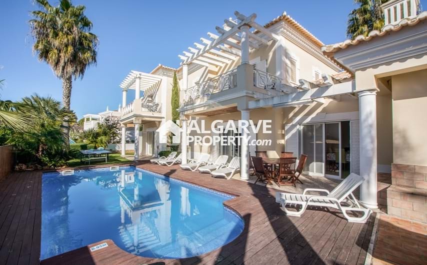 ALBUFEIRA - Fabulous four bedroom villa located 5 minutes from the BEACH and the GOLF COURSE.
