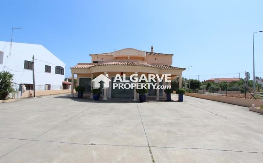 Algarve INVESTMENT - 3 bed villa + Commercial Space RENTED on the EN125