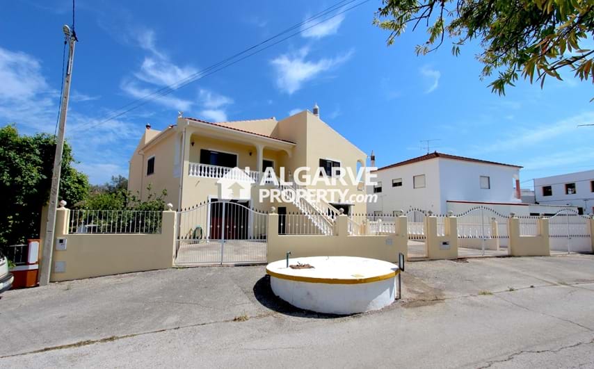 LOULE - Fabulous 3 bed villa in a residential area close to the CENTER