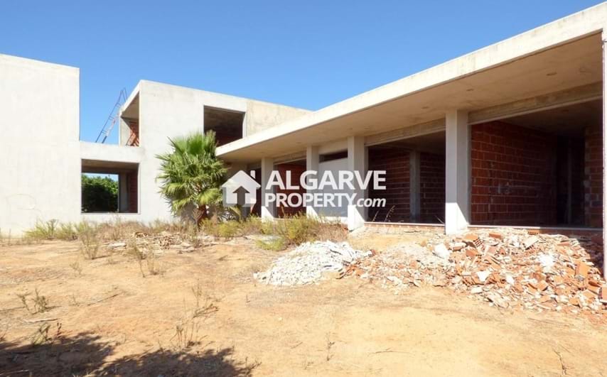 QUARTEIRA - 4 Bed Villa under construction with sea view and near the BEACH