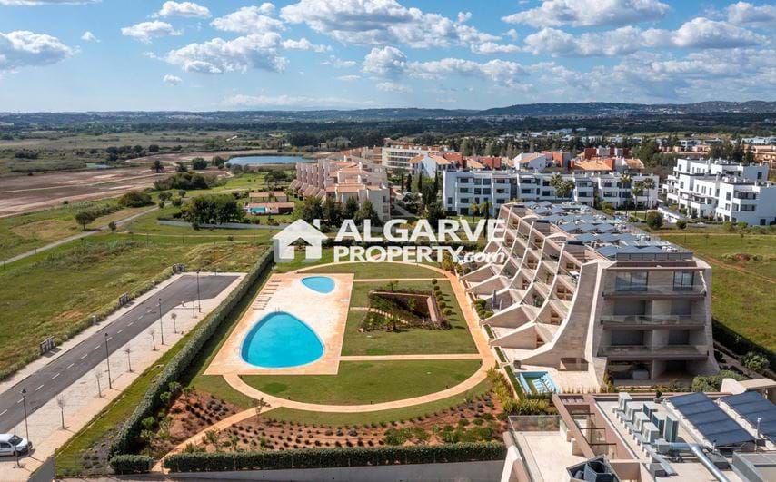 Brand NEW 2 Bed apartment close to the MARINA and the BEACH with GOLF views in Vilamoura