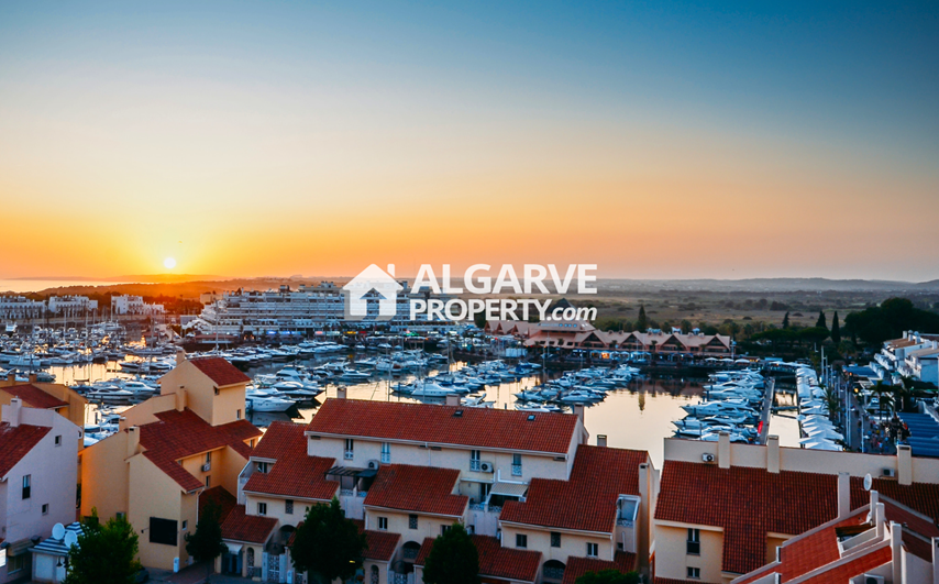 Espaço Comercial localizado na Marina de Vilamoura, Algarve