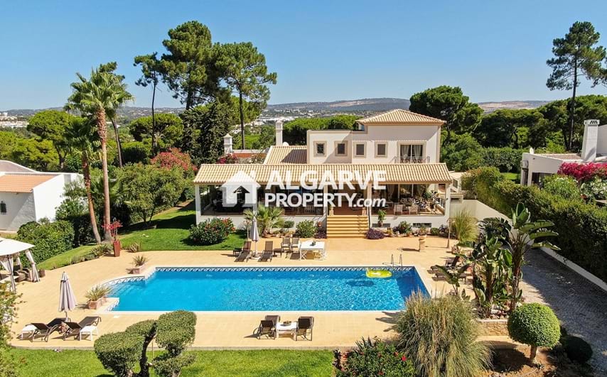 VILAMOURA - Amazing 7 bed detached villa in a exclusive area facing the GOLF