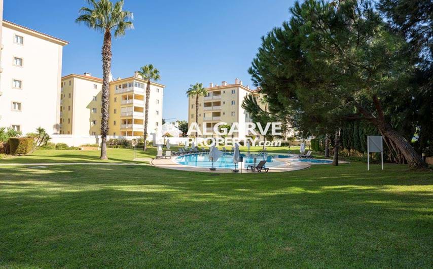 VILAMOURA - Lovely 2 bed ground floor apart within walking distance to the MARINA and the GOLF - ALGARVE
