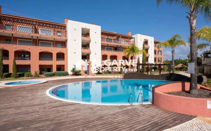 VILAMOURA - Spacious 2 bed apart ground floor  to the GOLF