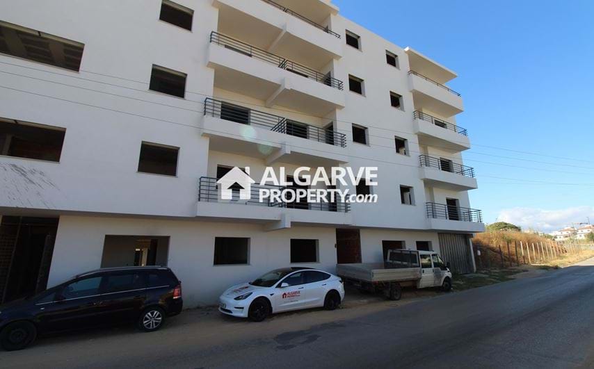 One bedroom apartments within a condo of modern architecture near the centre of Olhão
