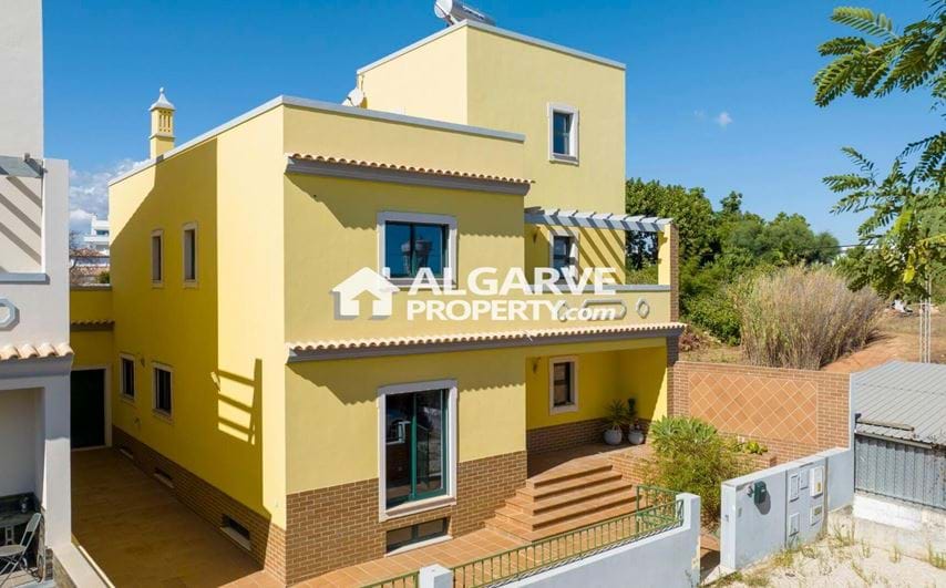 Olhão - 4 bed villa near all amenities and restaurants in town