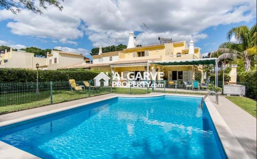 5 bed Semi Detached Villa next to the Golf and  center of  Vilamoura
