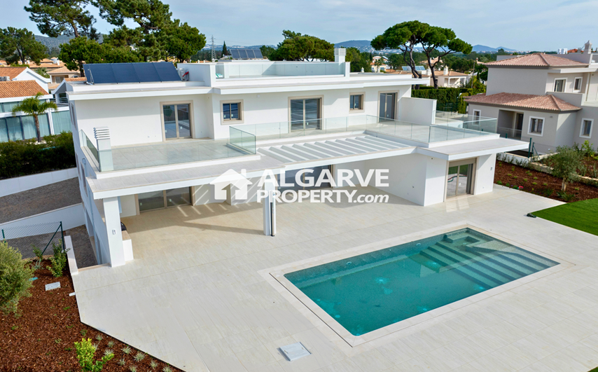 Newly Constructed Magnificent 5 Bedroom Villa in Vila Sol