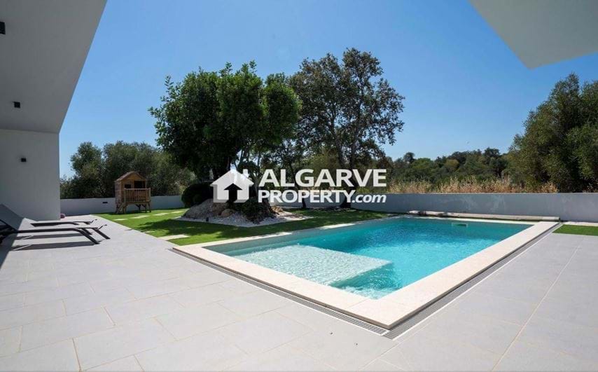 Loulé - Contemporary style 3 bedroom villa close to the center with sea views