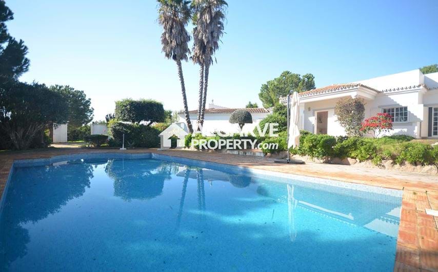 Boliqueime - Beautifully converted traditional quinta with guest annex, set in large, private plot with excellent views
