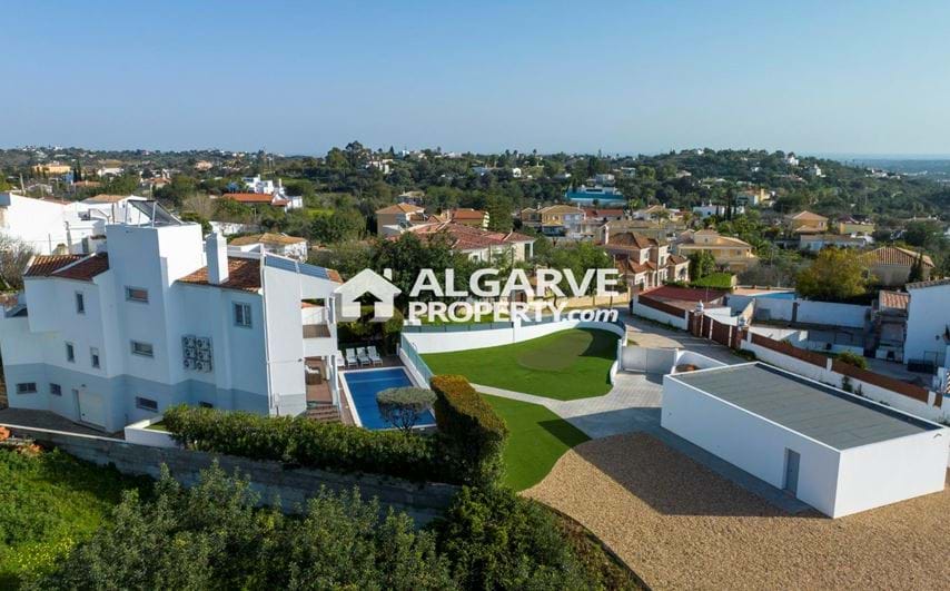 Almancil - Villa de 4 chambres dans le triangle doré avec vue mer