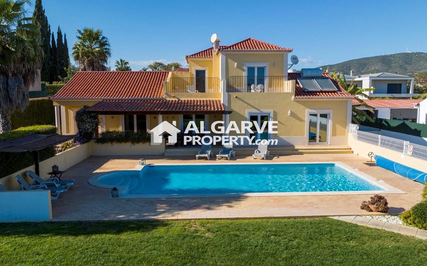 4 bedroom villa in the comfort and privacy of the countryside just minutes from Estoi and Olhão