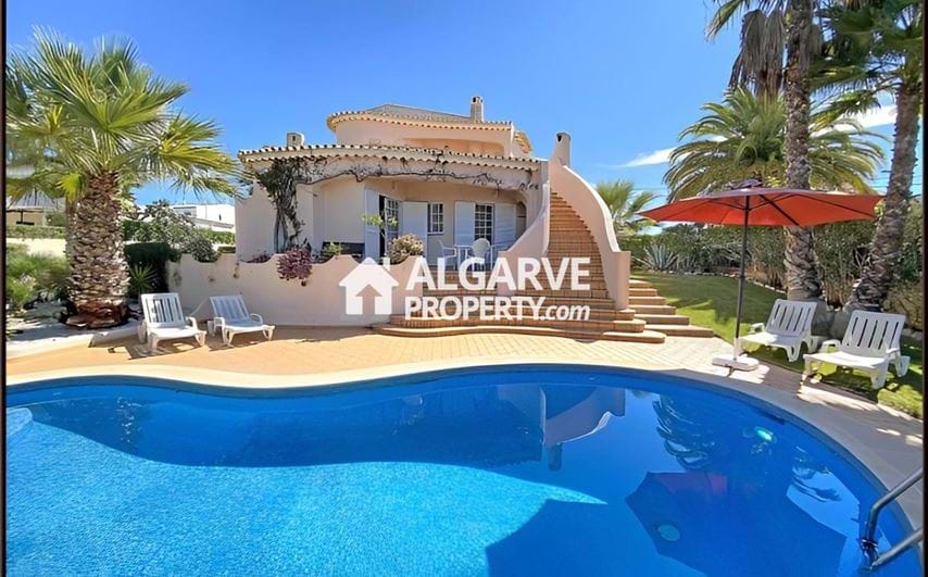Traditional 3 bedroom villa in a quiet area just 5 minutes from the beaches of Albufeira