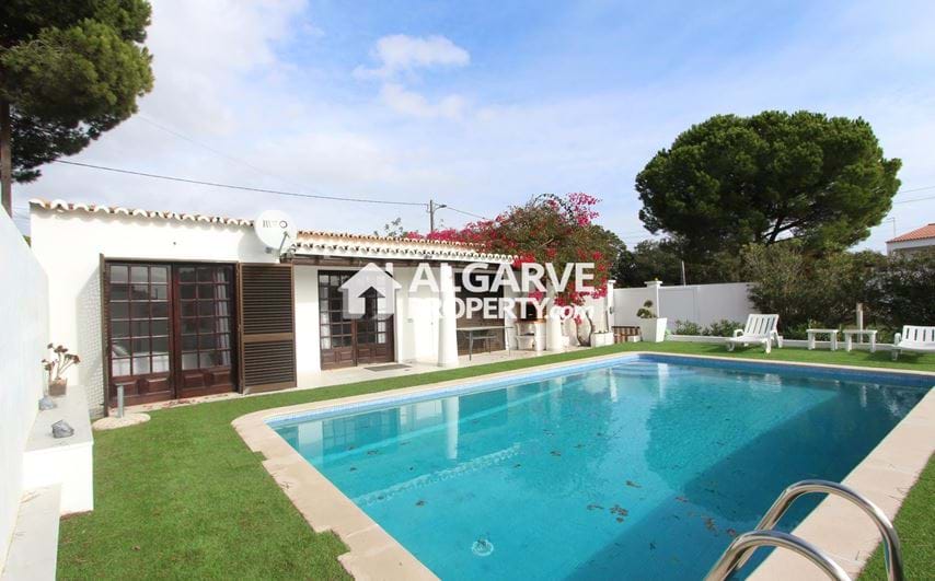 3+2 Bedroom villa, refubished next to Vila Sol and Vilamoura in The Algarve