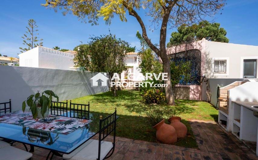 3 bedroom villa next to the golf courses and close to the Marina and beach in Vilamoura, Algarve